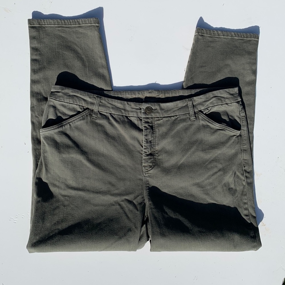 Chico’s The so slimming girlfriend ankle pants size 3 olive green